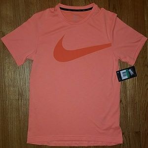 New dry-fit boy's Nike tee shirt